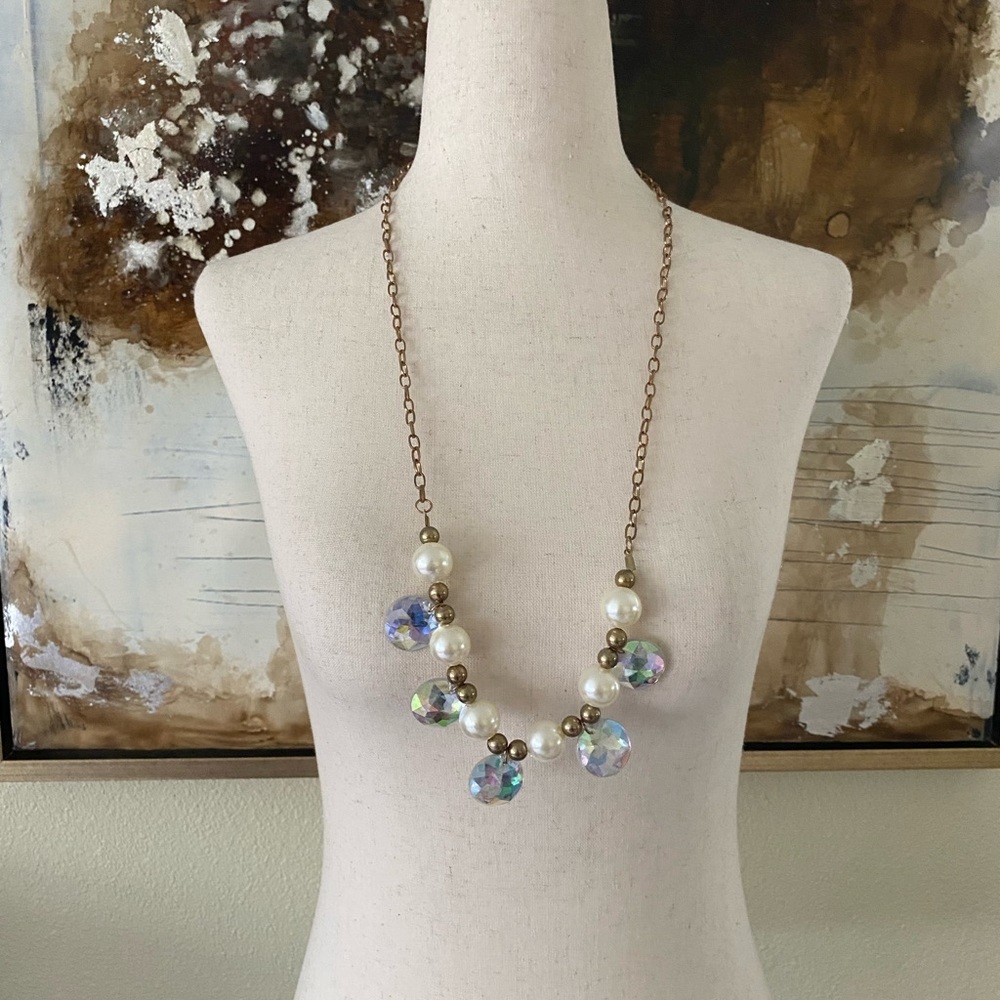 Beaded gold toned hardware necklace